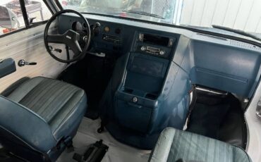 Chevy-sport-van-1985-white-4