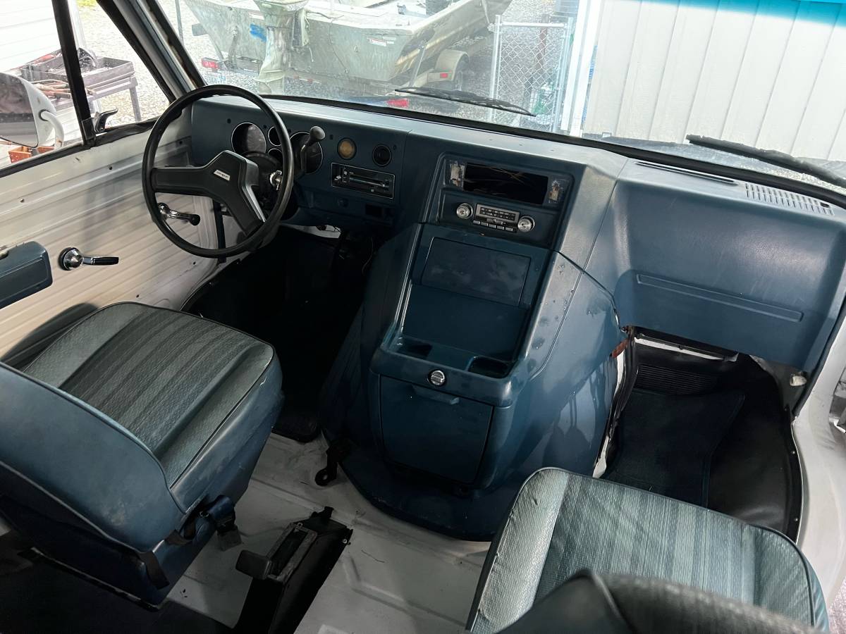 Chevy-sport-van-1985-white-4