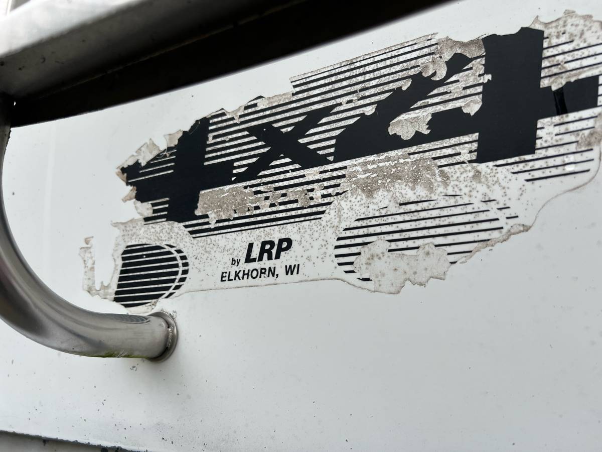 Chevy-sport-van-1985-white-5