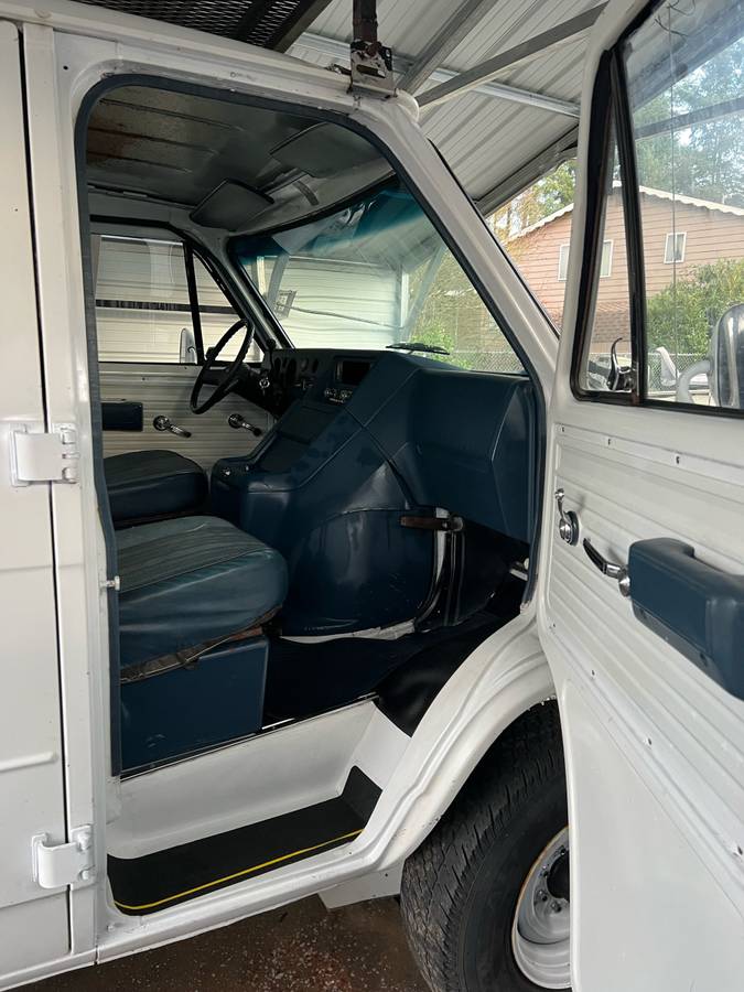 Chevy-sport-van-1985-white-9