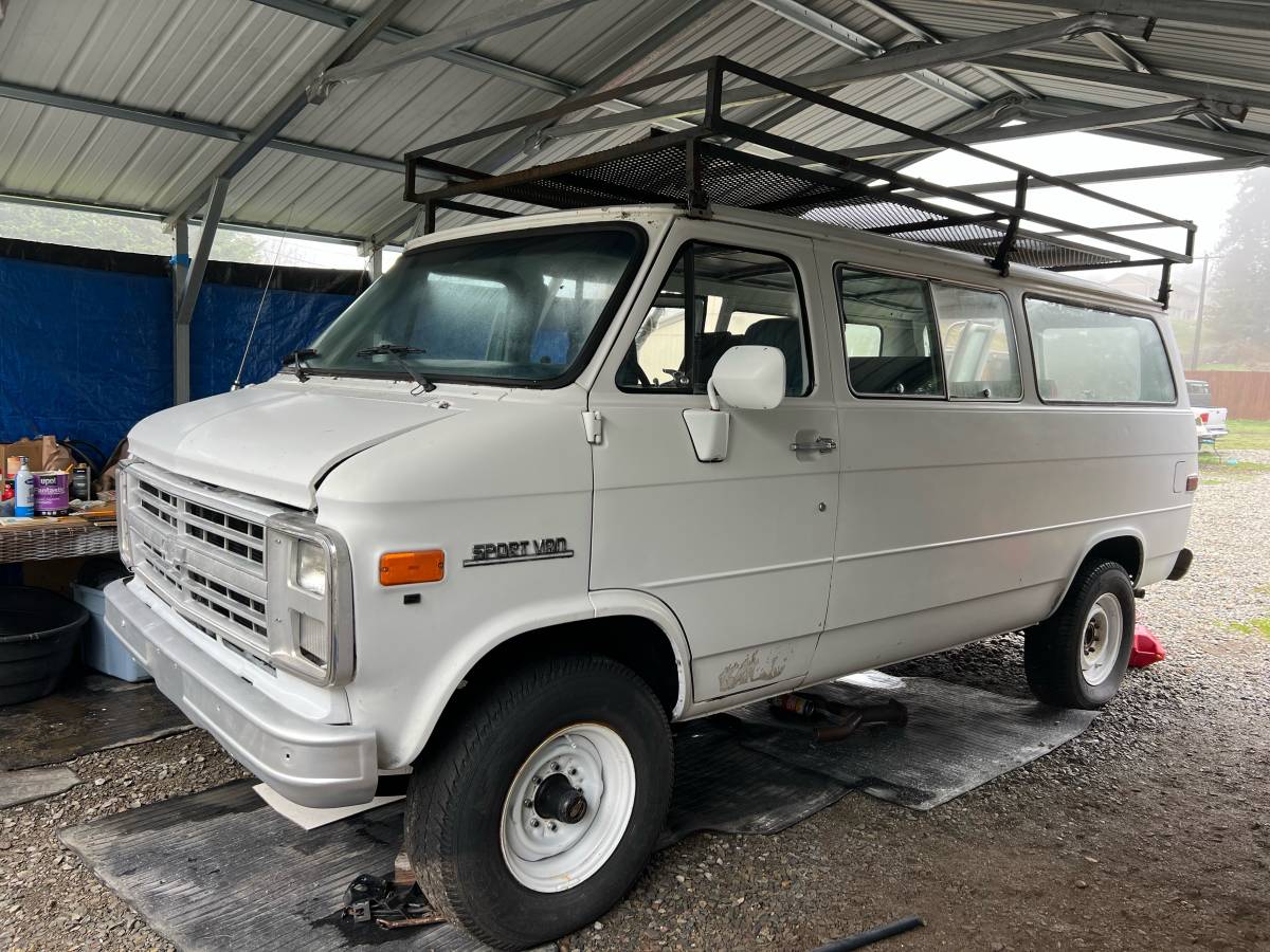 Chevy-sport-van-1985-white