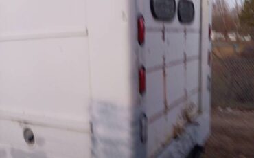 Chevy-stepvan-p30-1991-white-10