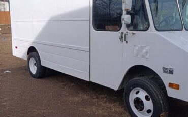 Chevy-stepvan-p30-1991-white-16