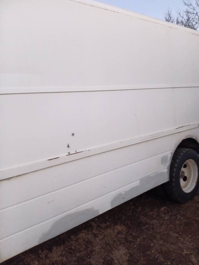 Chevy-stepvan-p30-1991-white-3