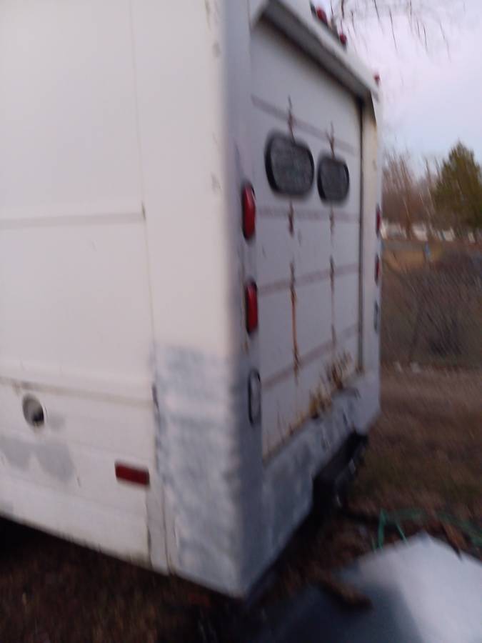 Chevy-stepvan-p30-1991-white-5