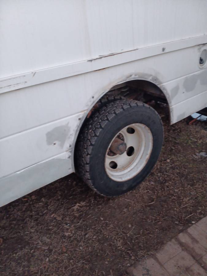 Chevy-stepvan-p30-1991-white-7
