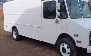 Chevy-stepvan-p30-1991-white