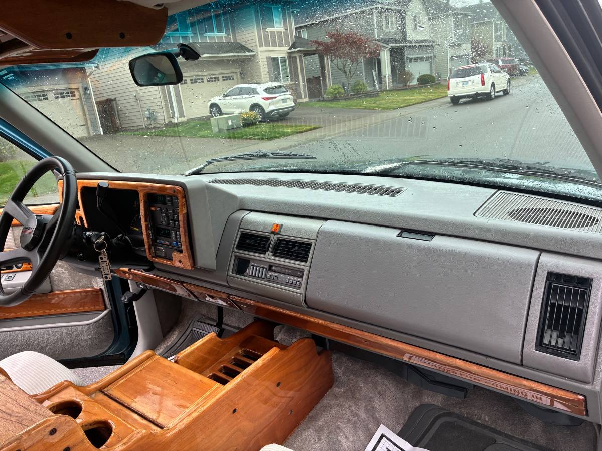 Chevy-suburban-1500-1994-4