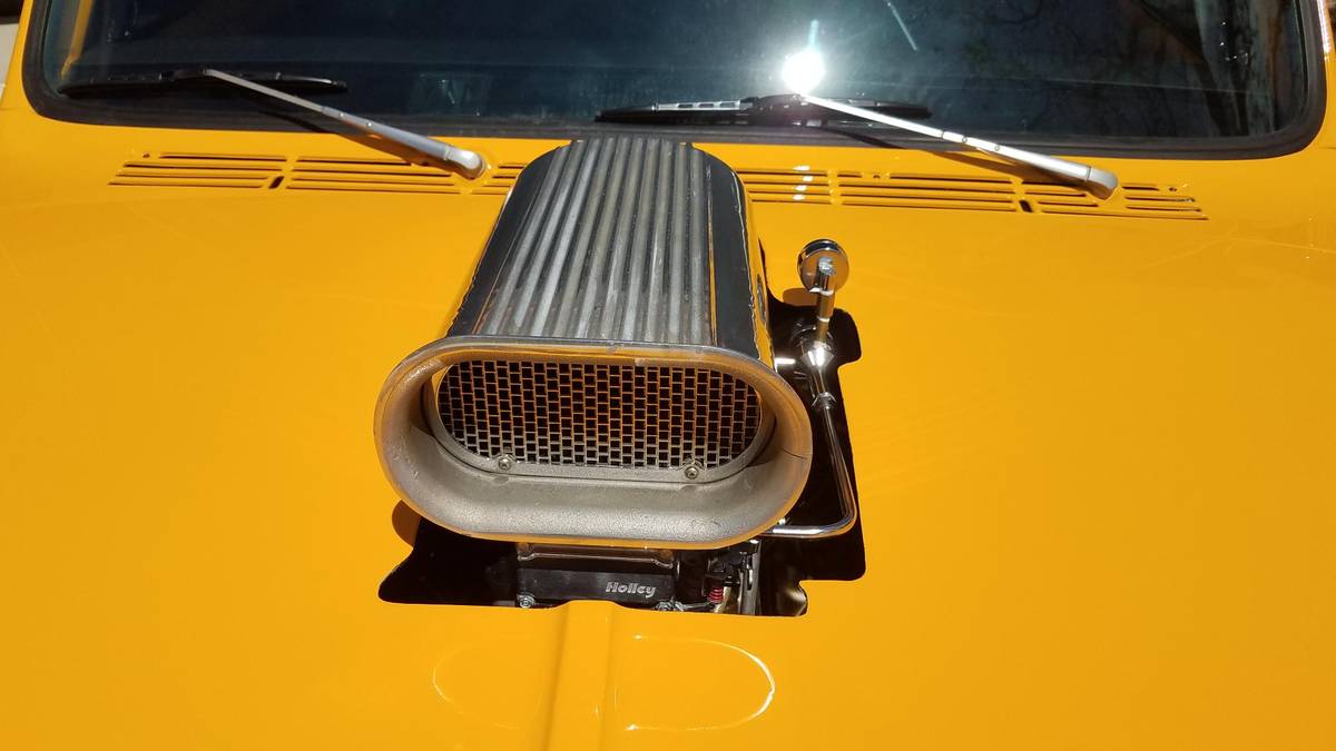 Chevy-suburban-1969-yellow-13