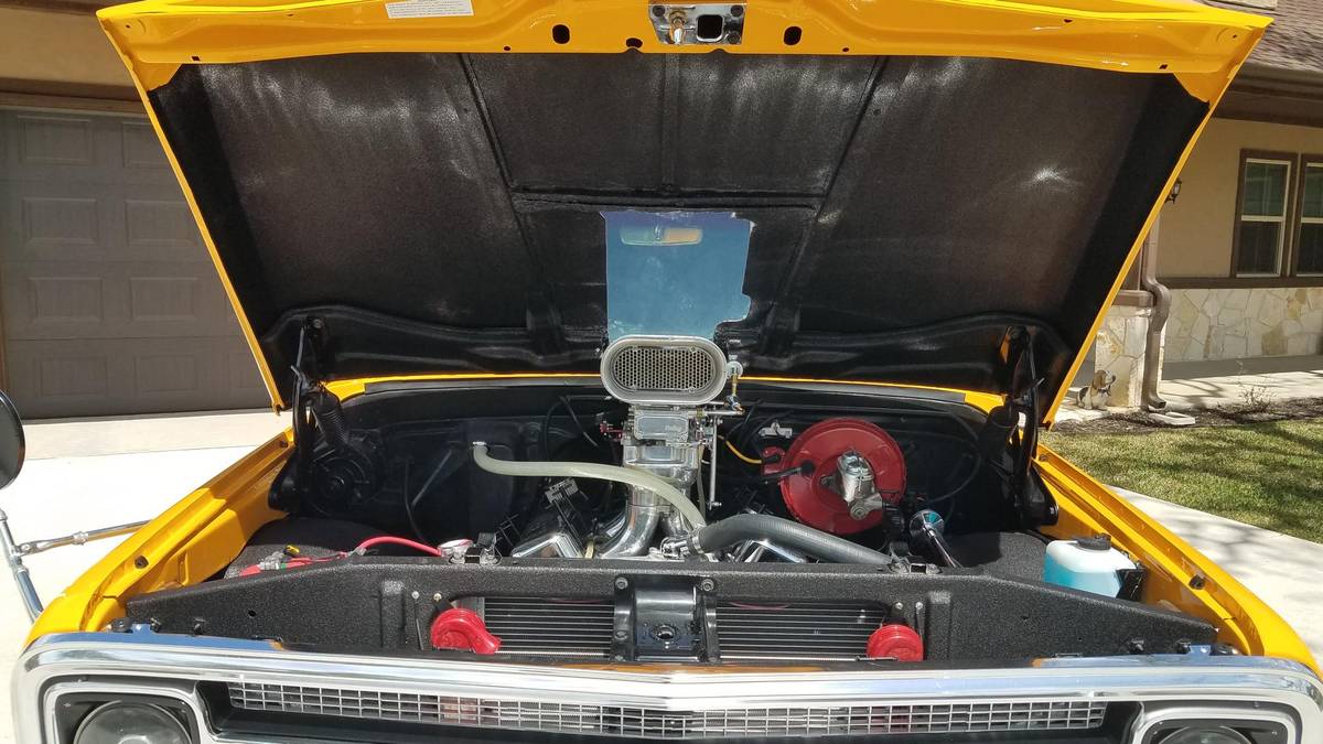 Chevy-suburban-1969-yellow-15