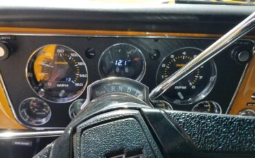 Chevy-suburban-1969-yellow-18