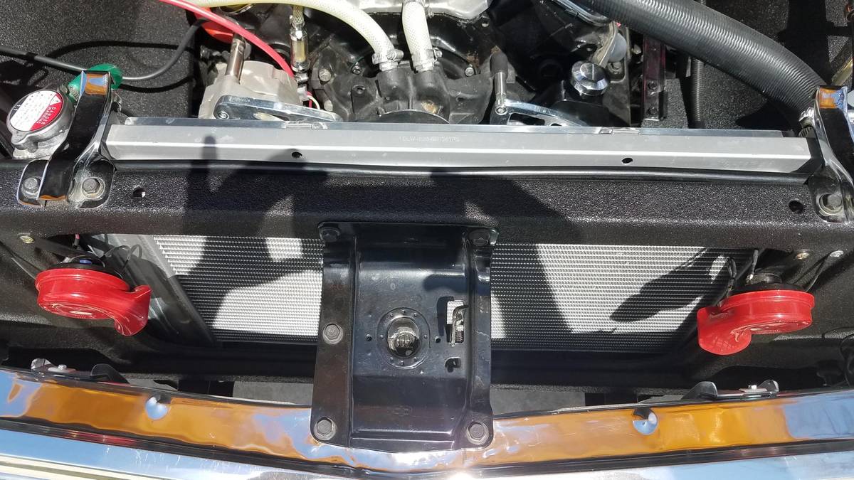 Chevy-suburban-1969-yellow-21