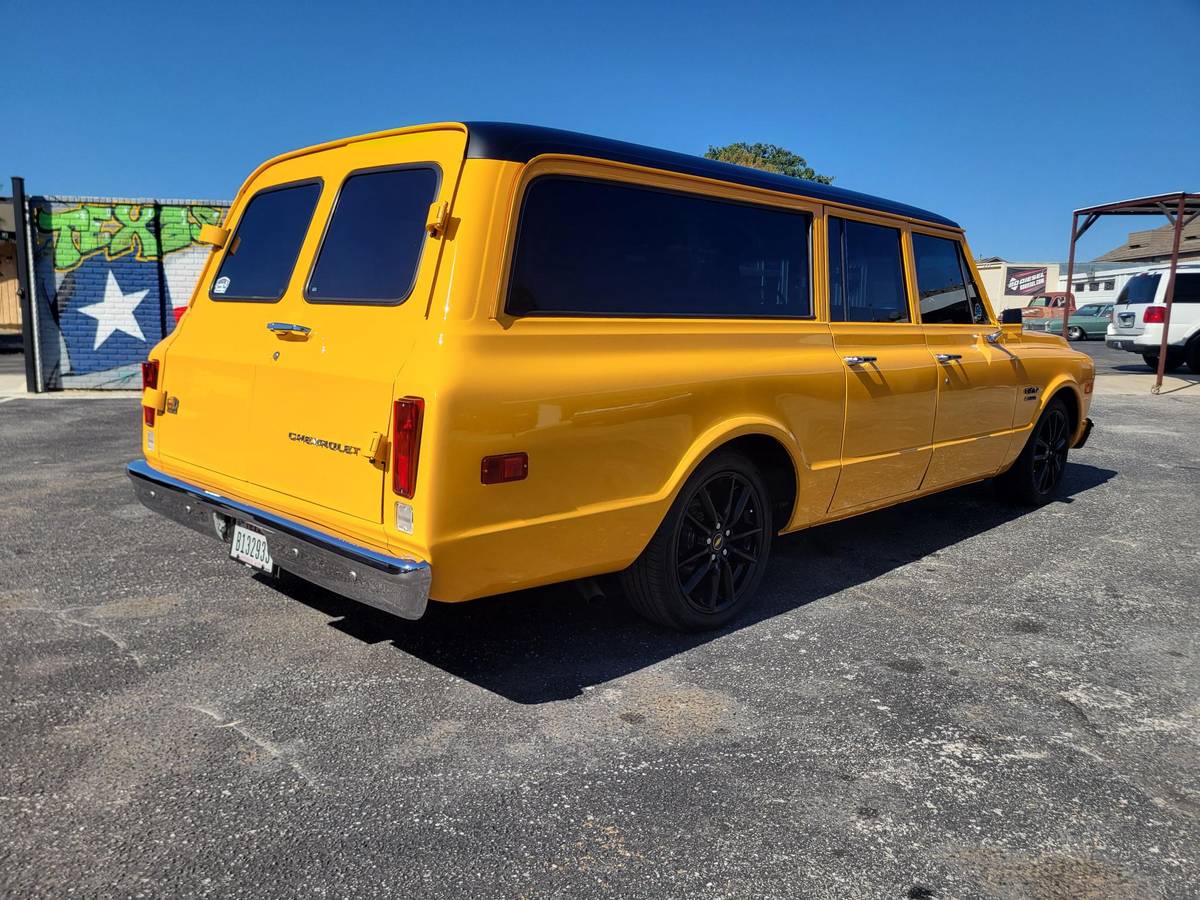 Chevy-suburban-1969-yellow-4