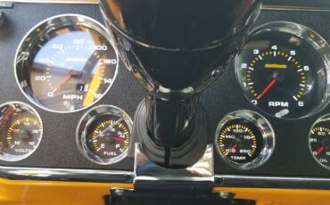 Chevy-suburban-1969-yellow-6