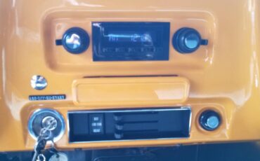 Chevy-suburban-1969-yellow-7