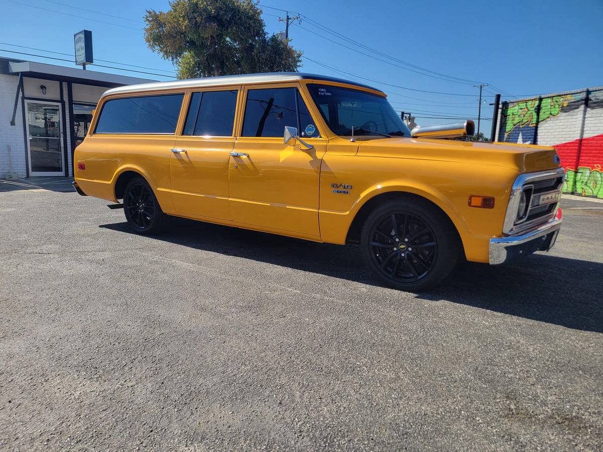 Chevy-suburban-1969-yellow