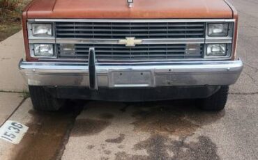 Chevy-suburban-1983-brown-1