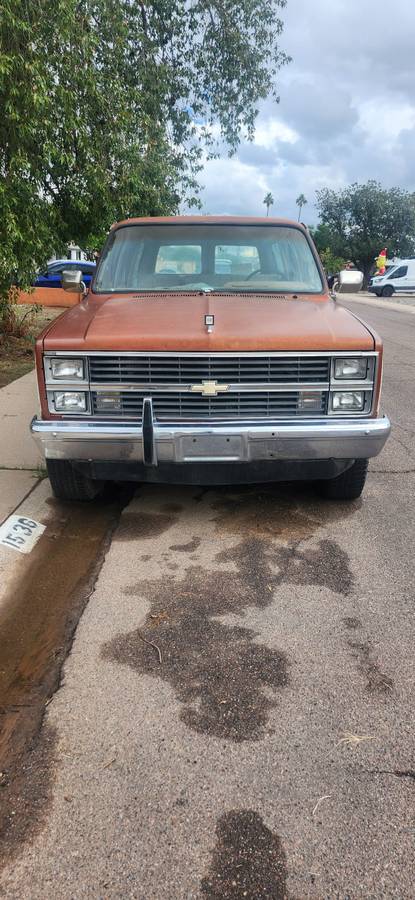 Chevy-suburban-1983-brown-1