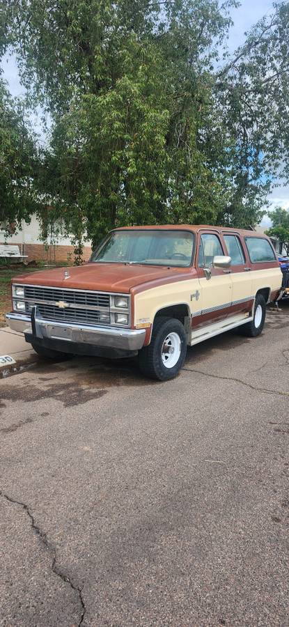 Chevy-suburban-1983-brown