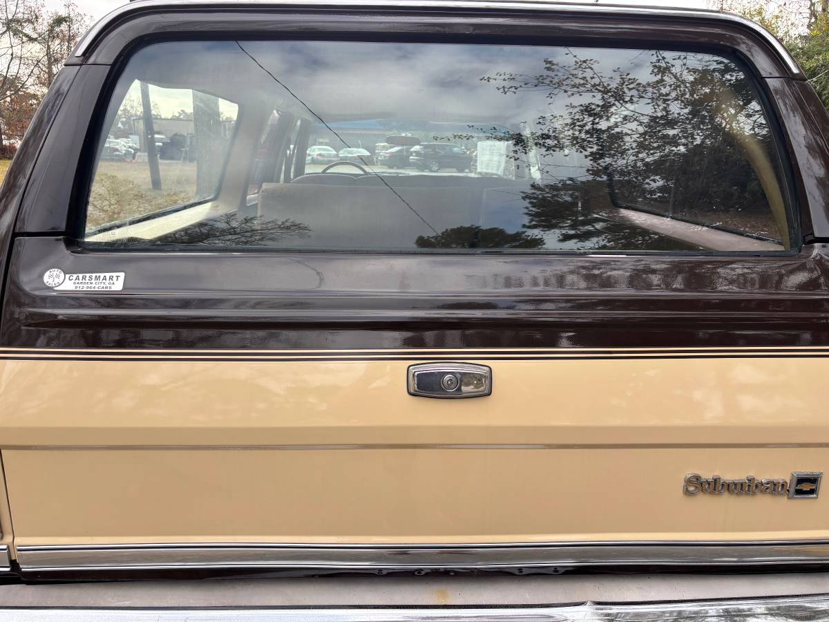 Chevy-suburban-1986-brown-13