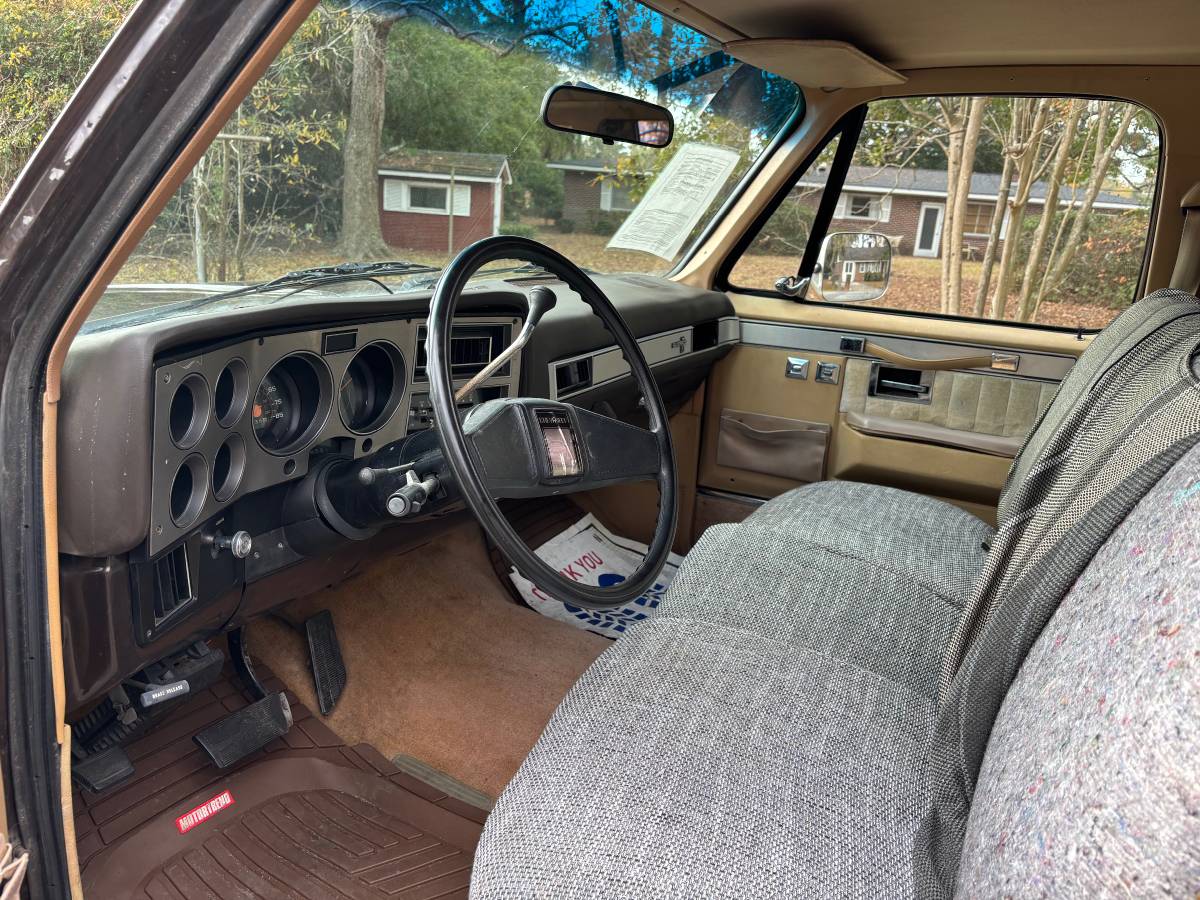 Chevy-suburban-1986-brown-3