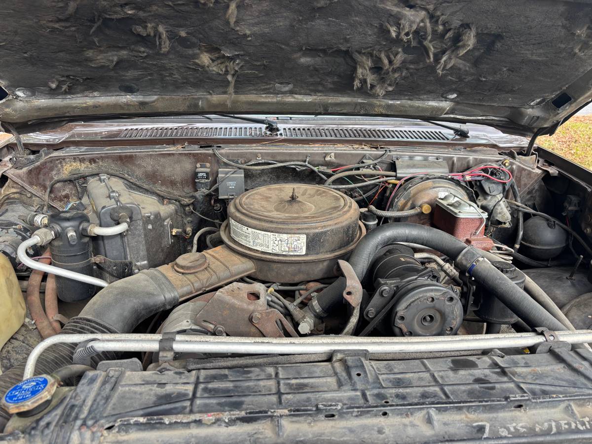 Chevy-suburban-1986-brown-4