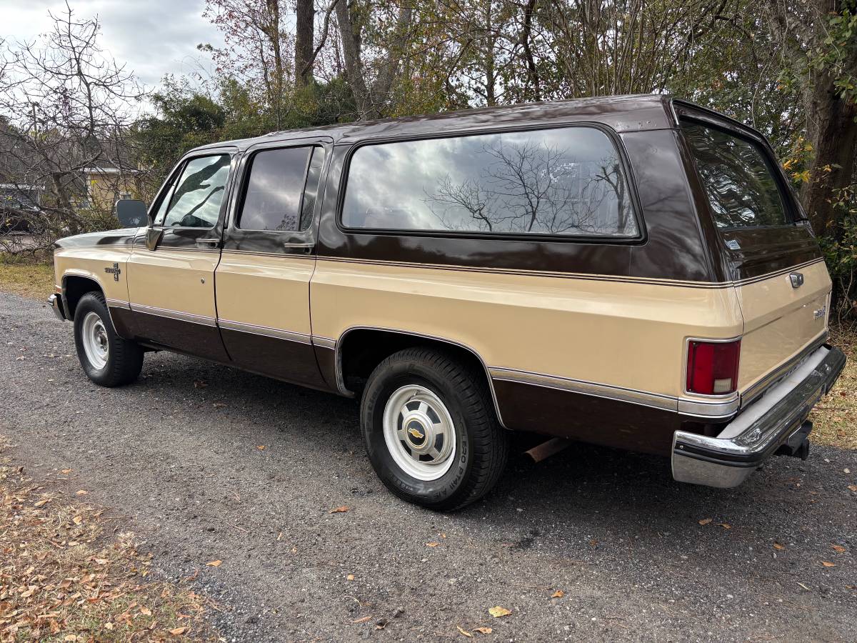 Chevy-suburban-1986-brown-5