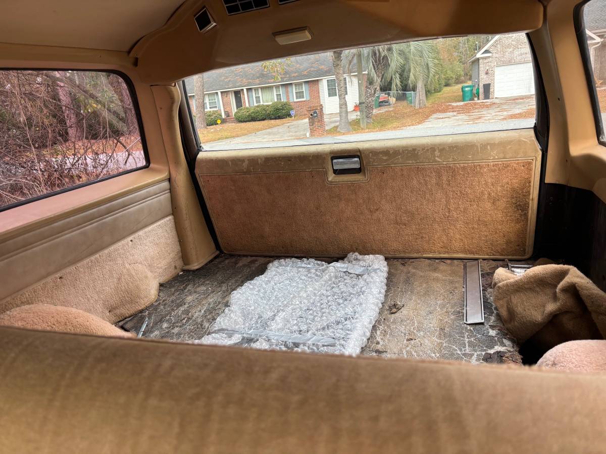 Chevy-suburban-1986-brown-6