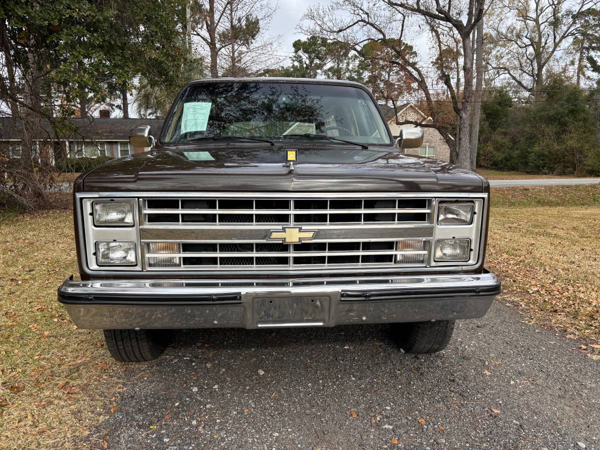 Chevy-suburban-1986-brown-8