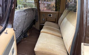 Chevy-suburban-1986-brown-9