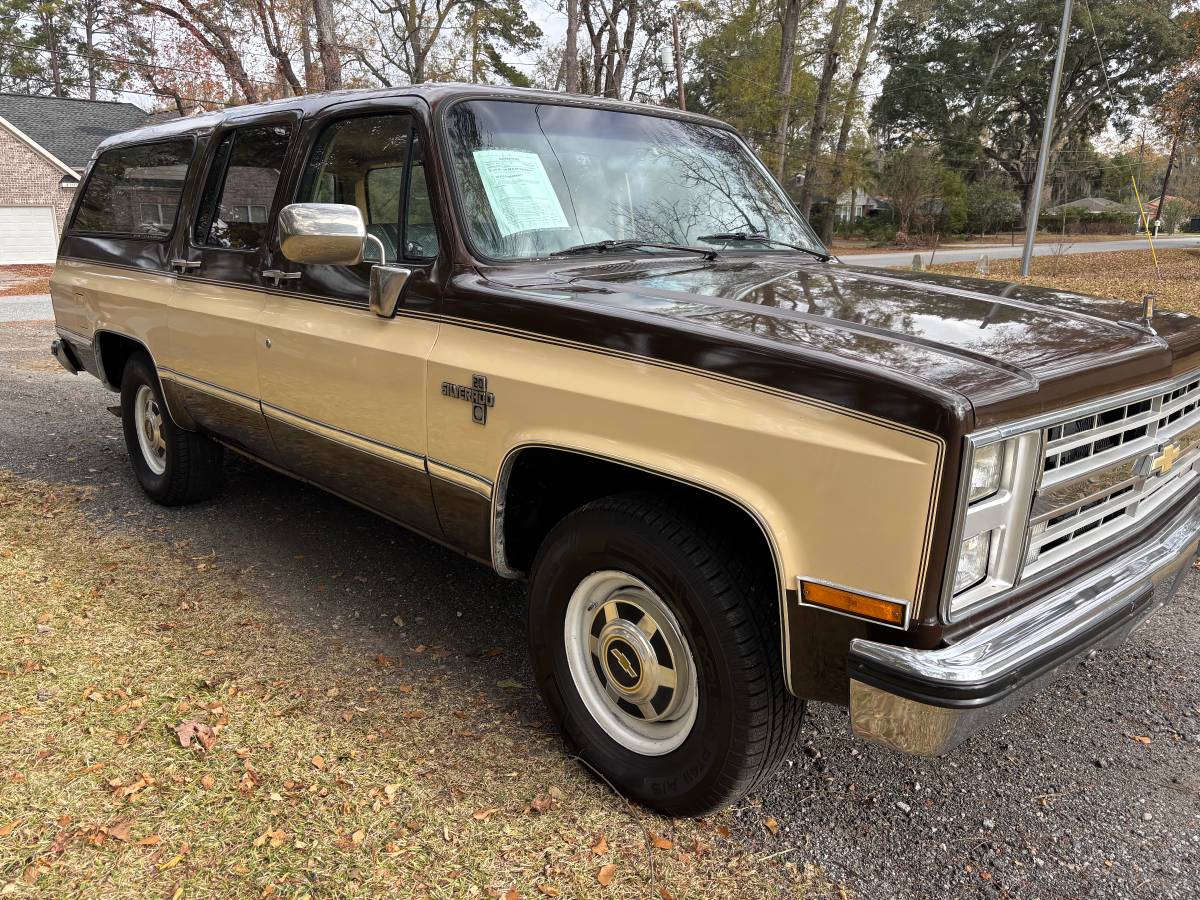 Chevy-suburban-1986-brown