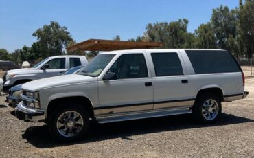 Chevy-suburban-2500-1994-white-2