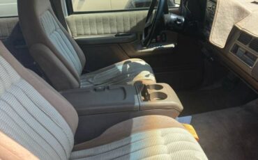 Chevy-suburban-2500-1994-white-3