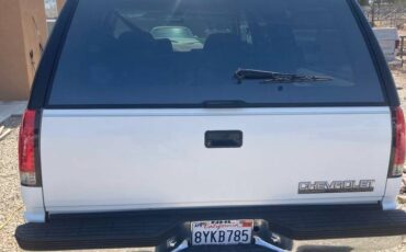 Chevy-suburban-2500-1994-white-4
