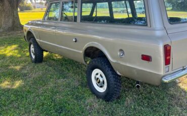 Chevy-suburban-2500-4x4-1970-1