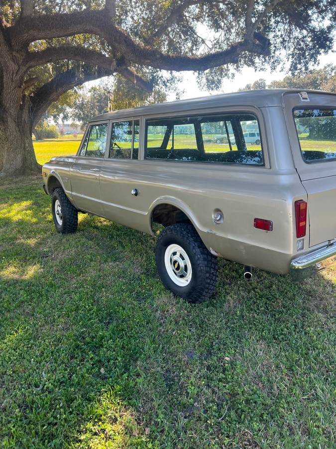 Chevy-suburban-2500-4x4-1970-1