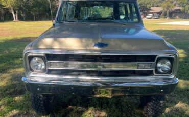 Chevy-suburban-2500-4x4-1970