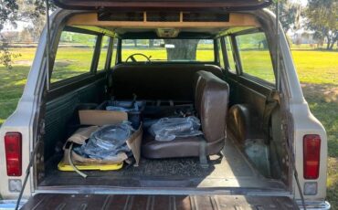 Chevy-suburban-2500-4x4-1970-4