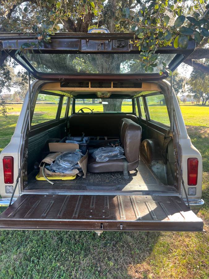 Chevy-suburban-2500-4x4-1970-4