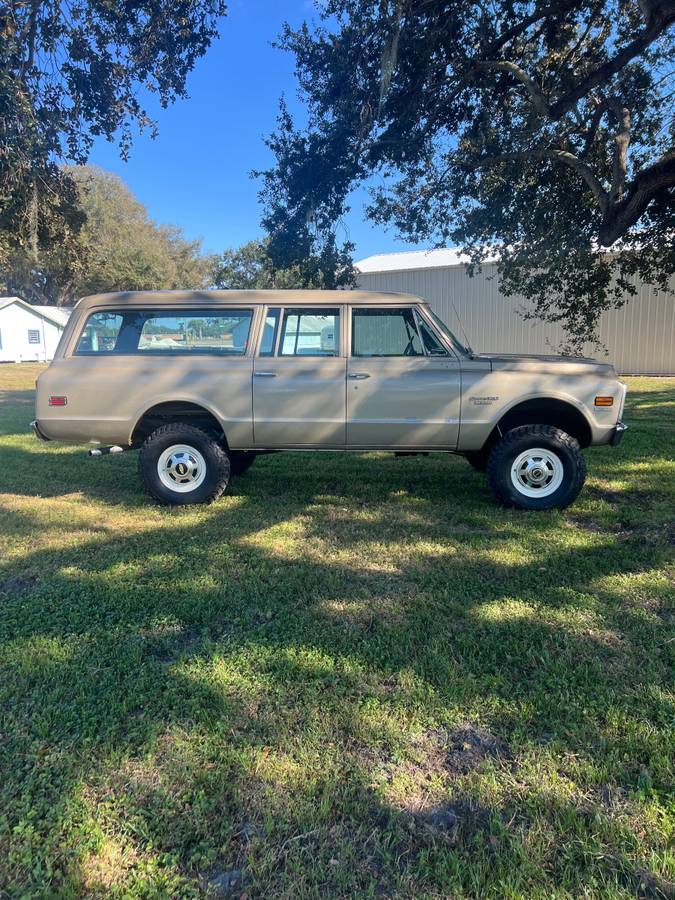 Chevy-suburban-2500-4x4-1970-5