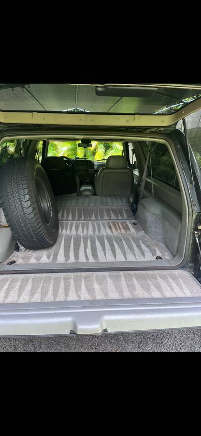 Chevy-tahoe-lt-4x4-1996-black-1