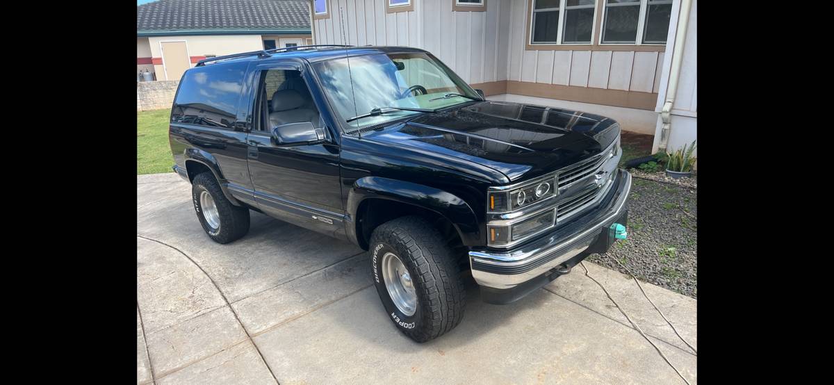 Chevy-tahoe-lt-4x4-1996-black-2