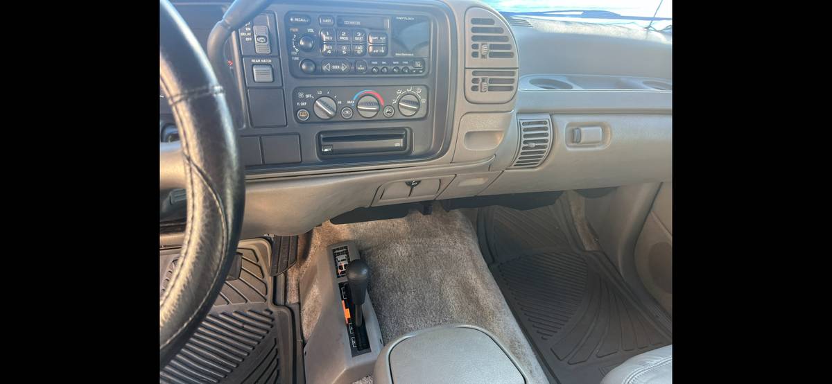 Chevy-tahoe-lt-4x4-1996-black-6