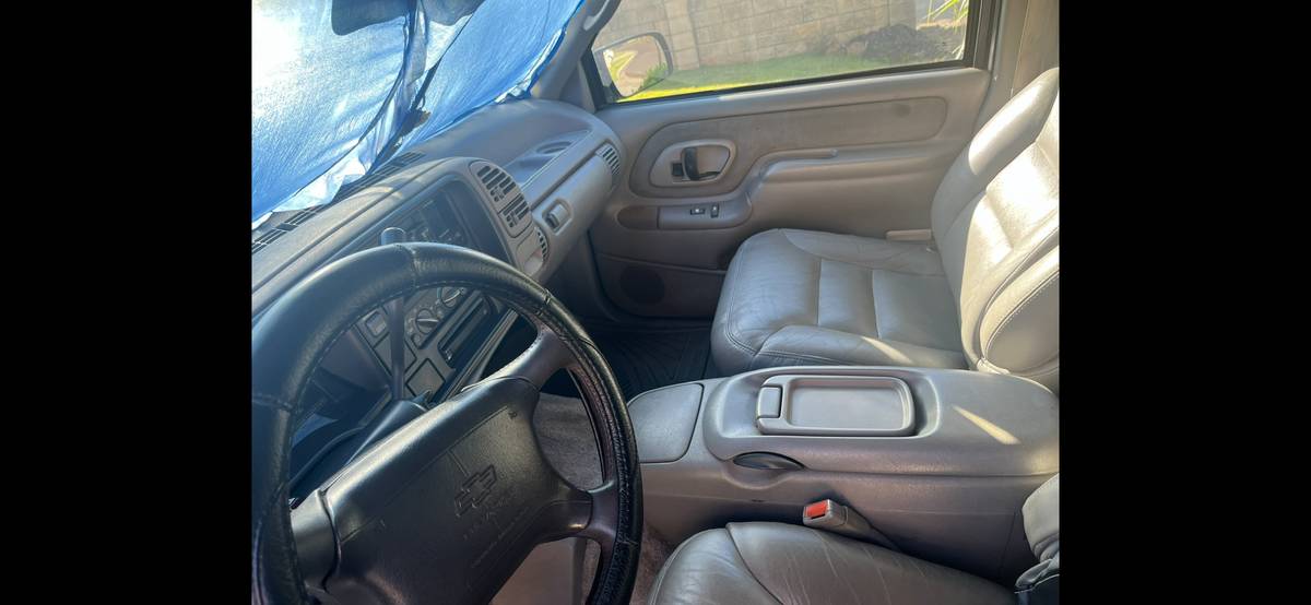 Chevy-tahoe-lt-4x4-1996-black-7