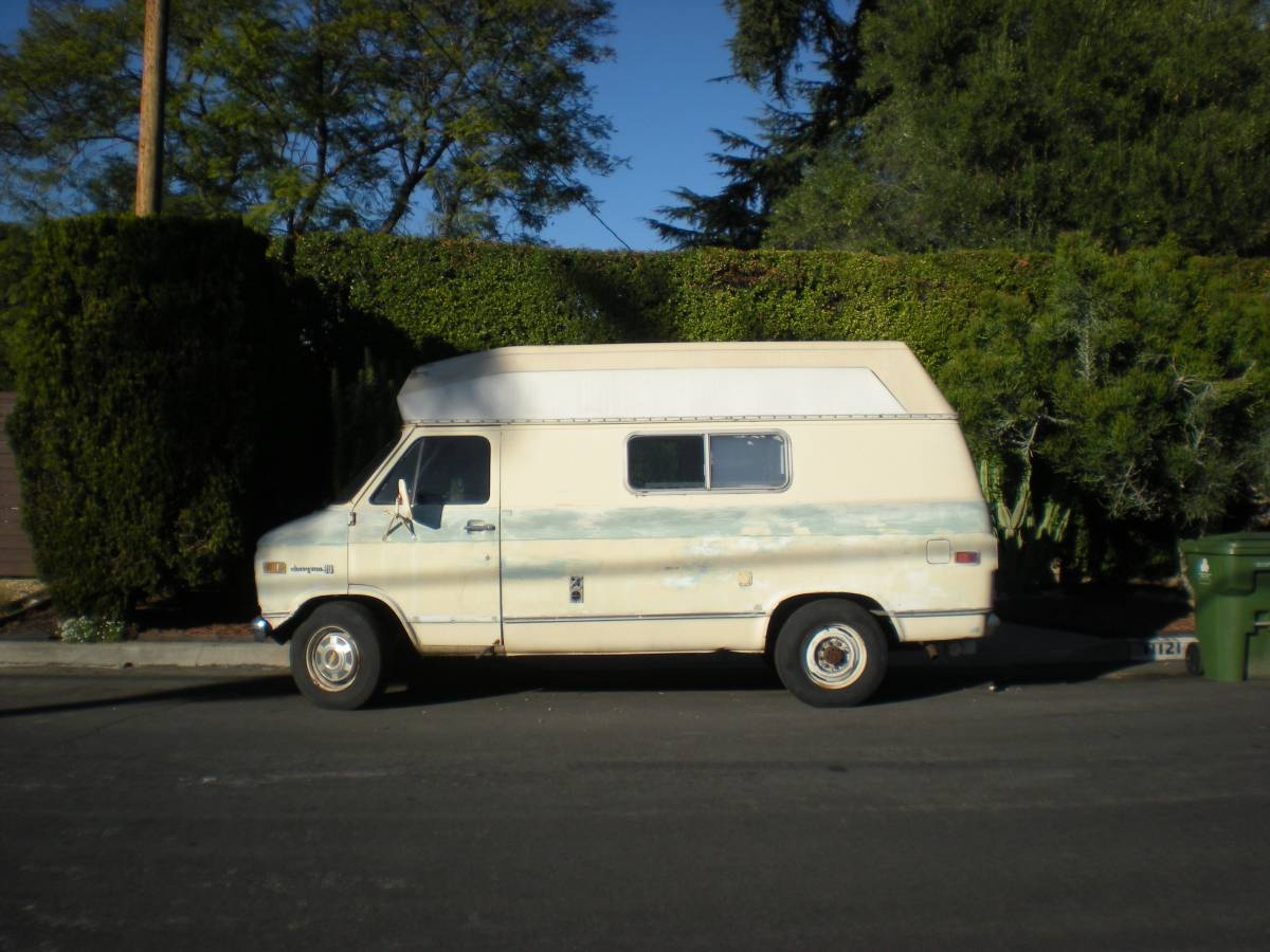 Chevy-van-30-1975-white-1