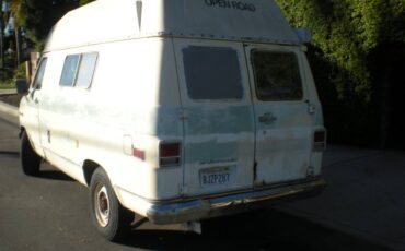 Chevy-van-30-1975-white-3
