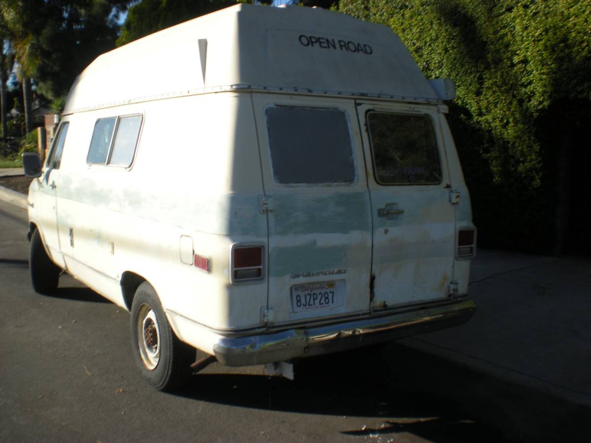 Chevy-van-30-1975-white-3