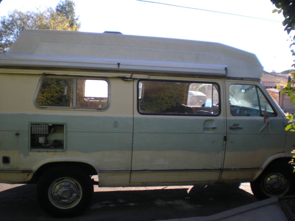 Chevy-van-30-1975-white-4