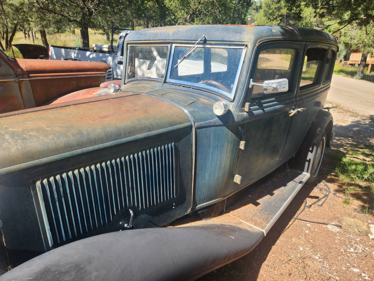 Chrysler-1932-black-1