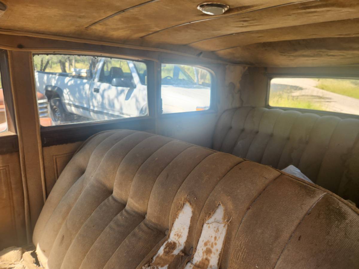 Chrysler-1932-black-2